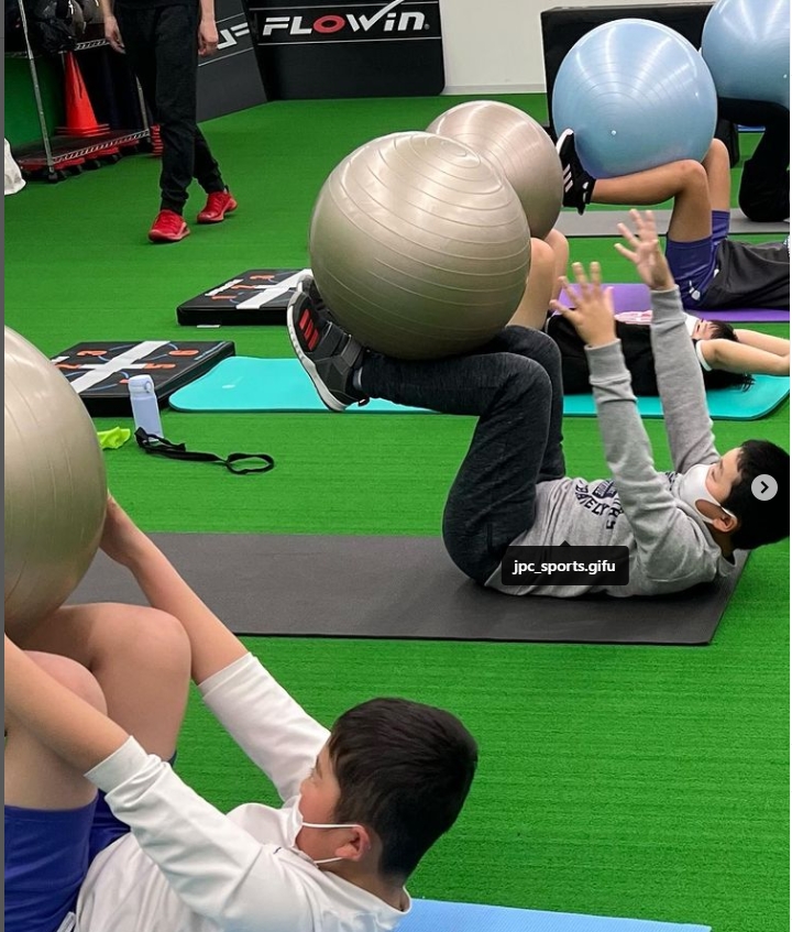 バランスボールで体幹力UP🔵