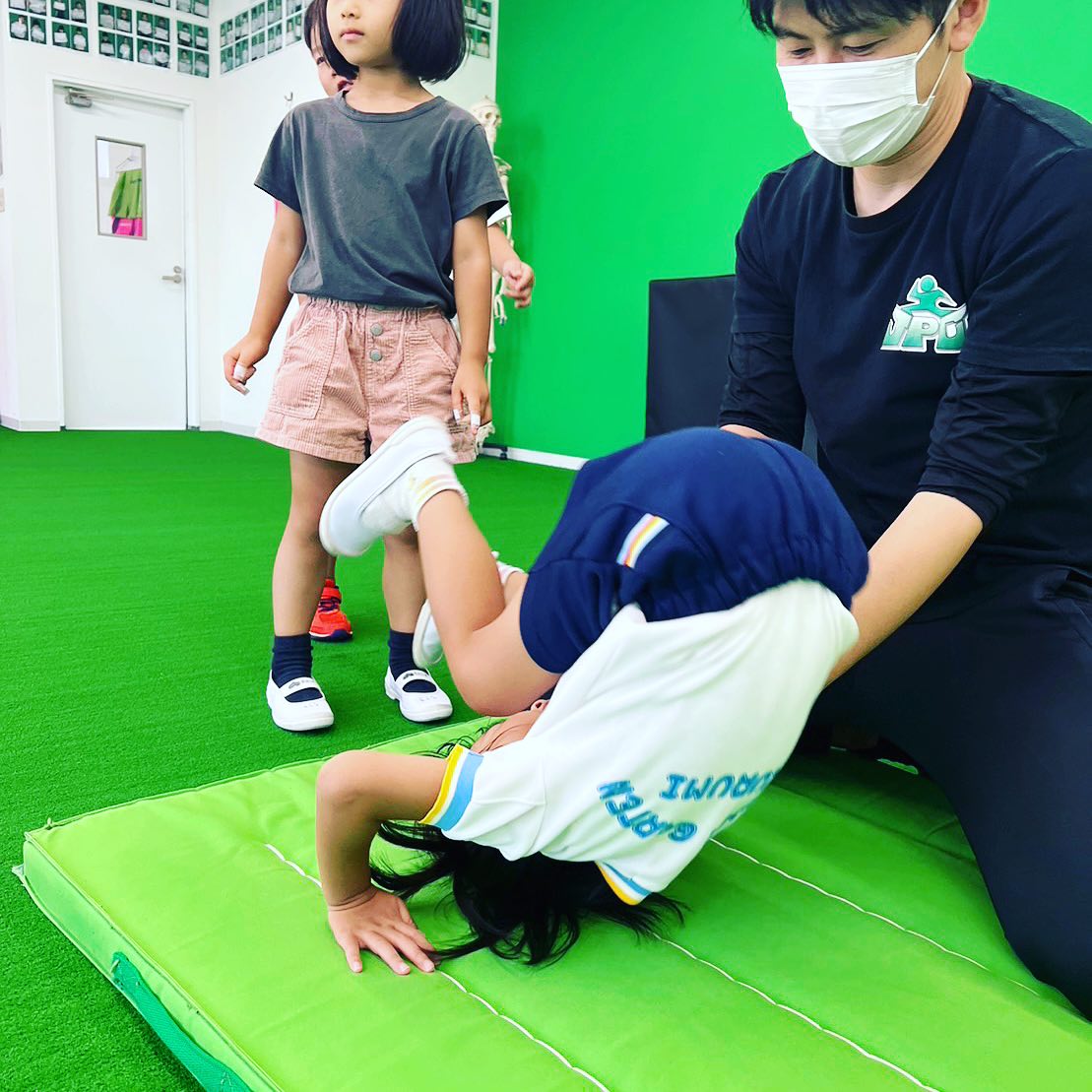 マット運動(前転)