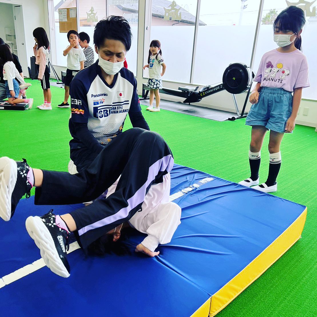 マット運動(後転)