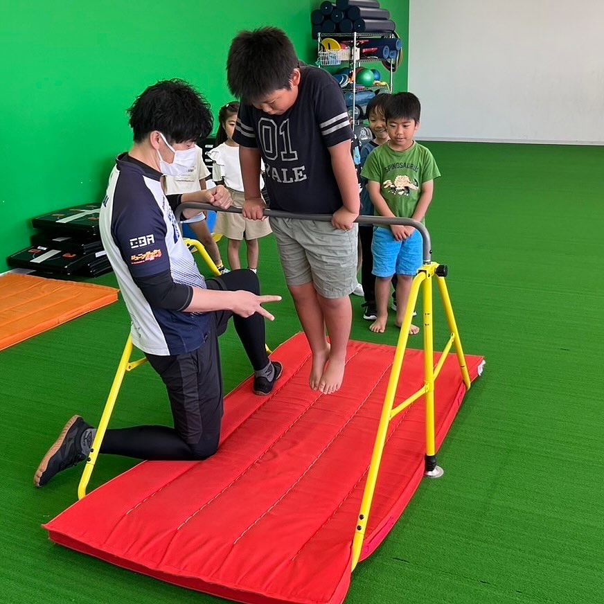 じんけんぽん（鉄棒）