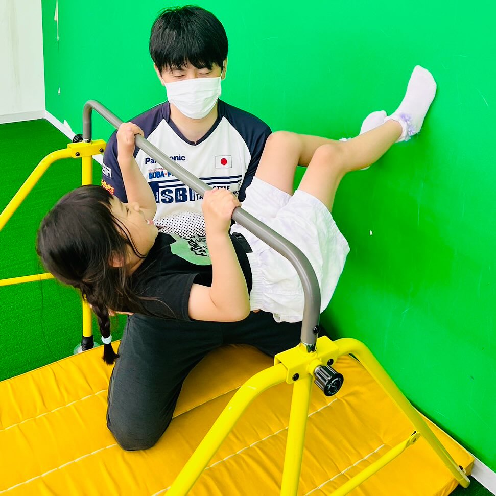 壁を使っての逆上がり！