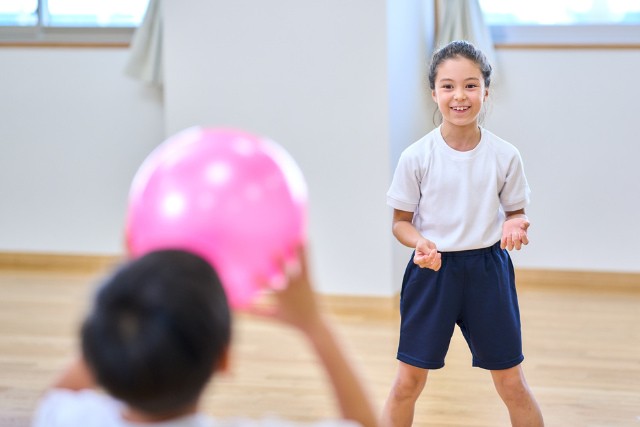体操着姿の子供