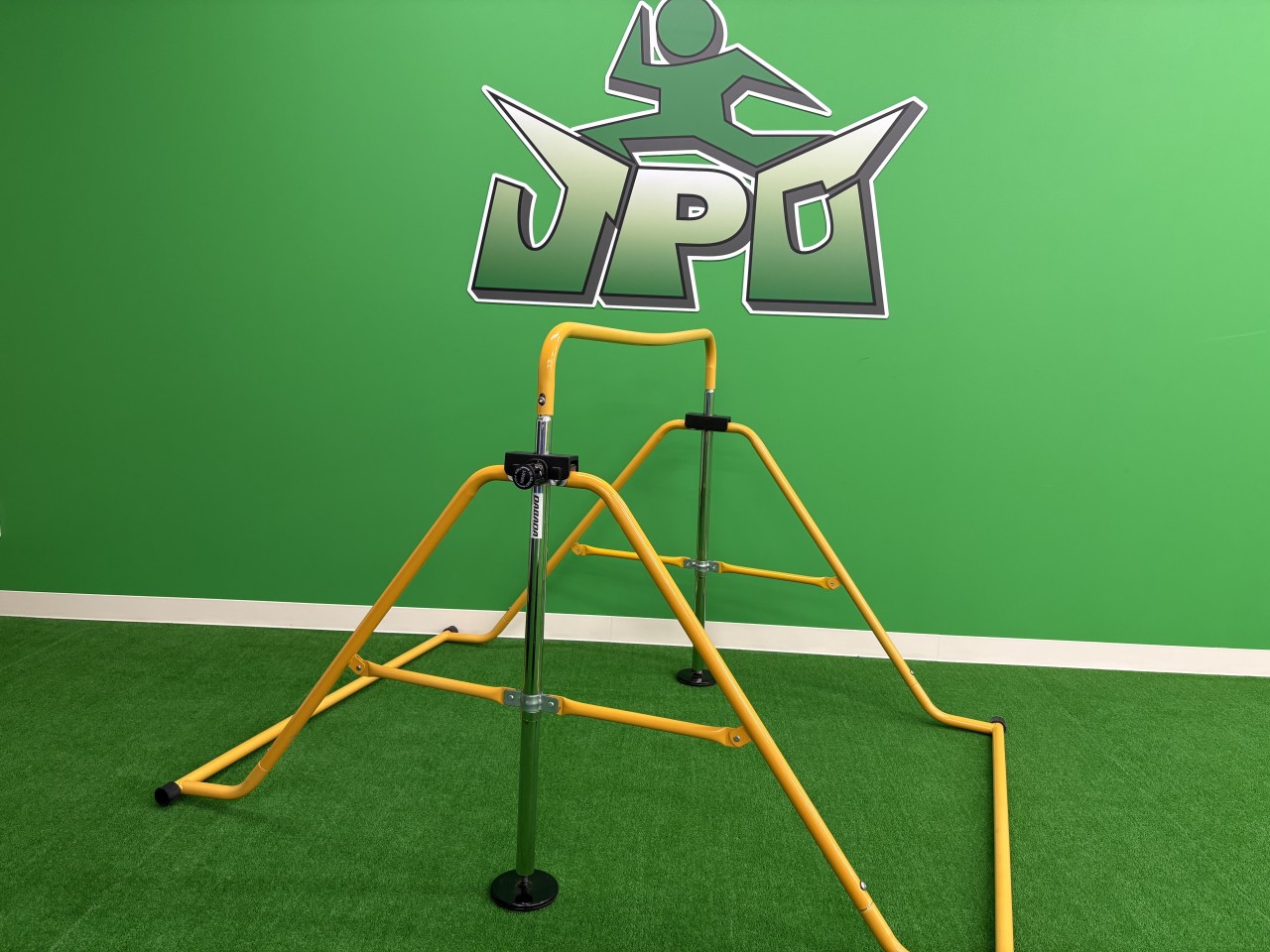 鉄棒はどんな道具？“基礎力”を育てる万能アイテム