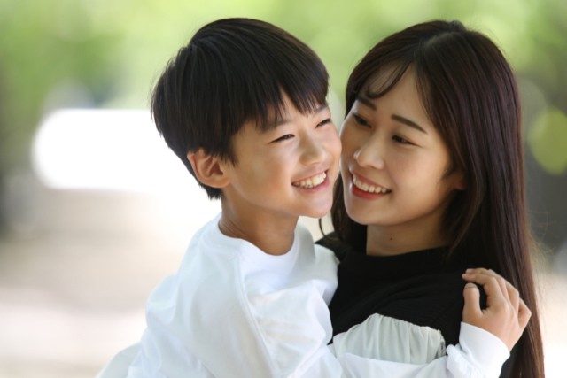 笑顔の親子