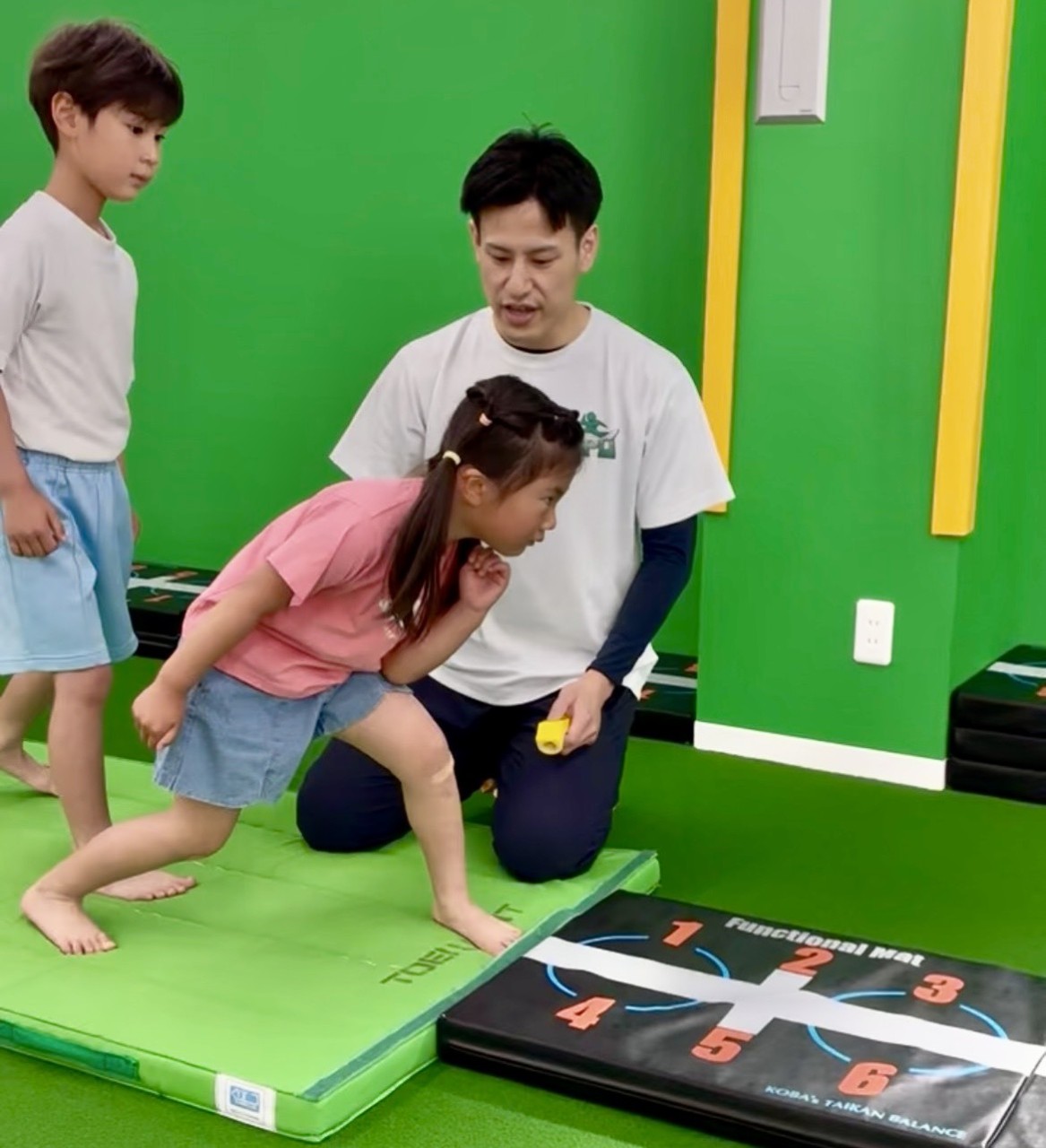かけっこで速く走るコツ｜小学生向けフォームを福山市の体幹トレーナーが解説