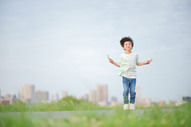 縄跳びに挑戦する子ども②
