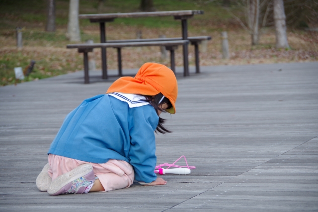 縄跳びに挑戦するこども③