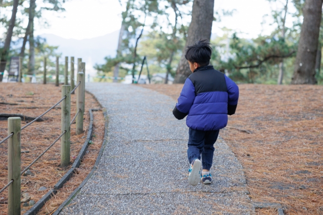 走る子ども