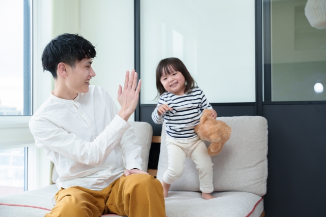 にこやかな親子