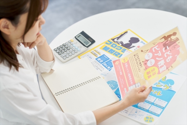 習い事を検討する親