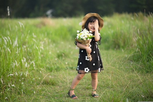 花束を持った女の子