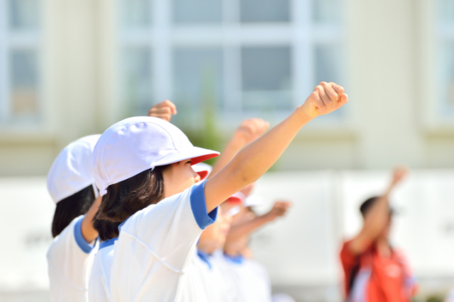 運動会の小学生