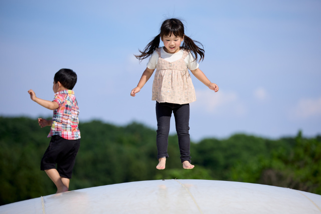 遊んでいる子どもたち