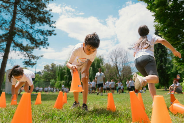 運動するこども